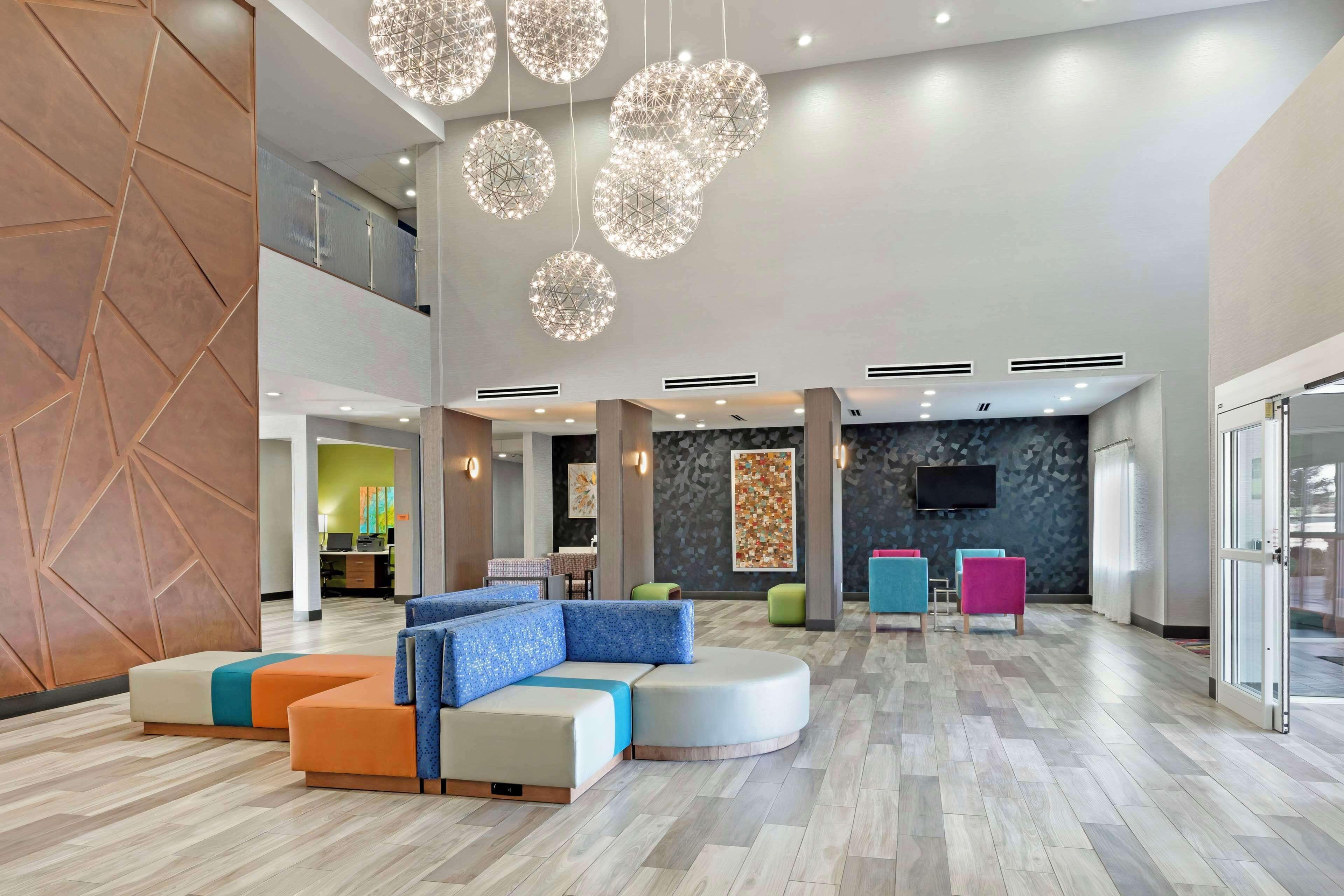 Staying Near SCCI Hospital Amarillo: 10 Business Hotels Compared