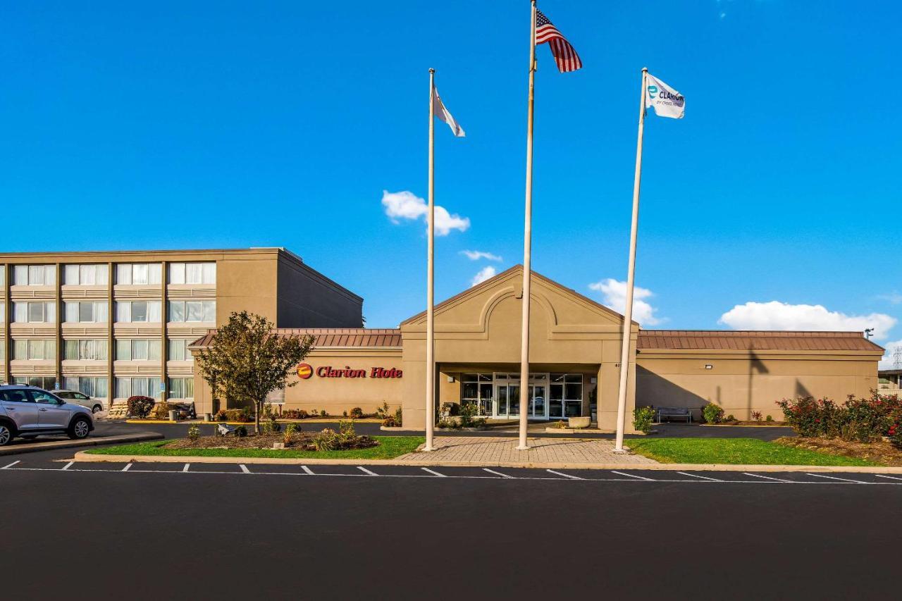 10 Budget Hotels in Chicago Metro Area Worth Booking