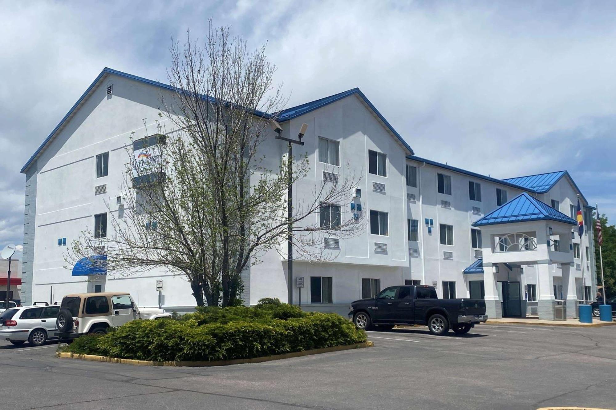 4 Hotels Close to Budweiser Events Center Worth Booking