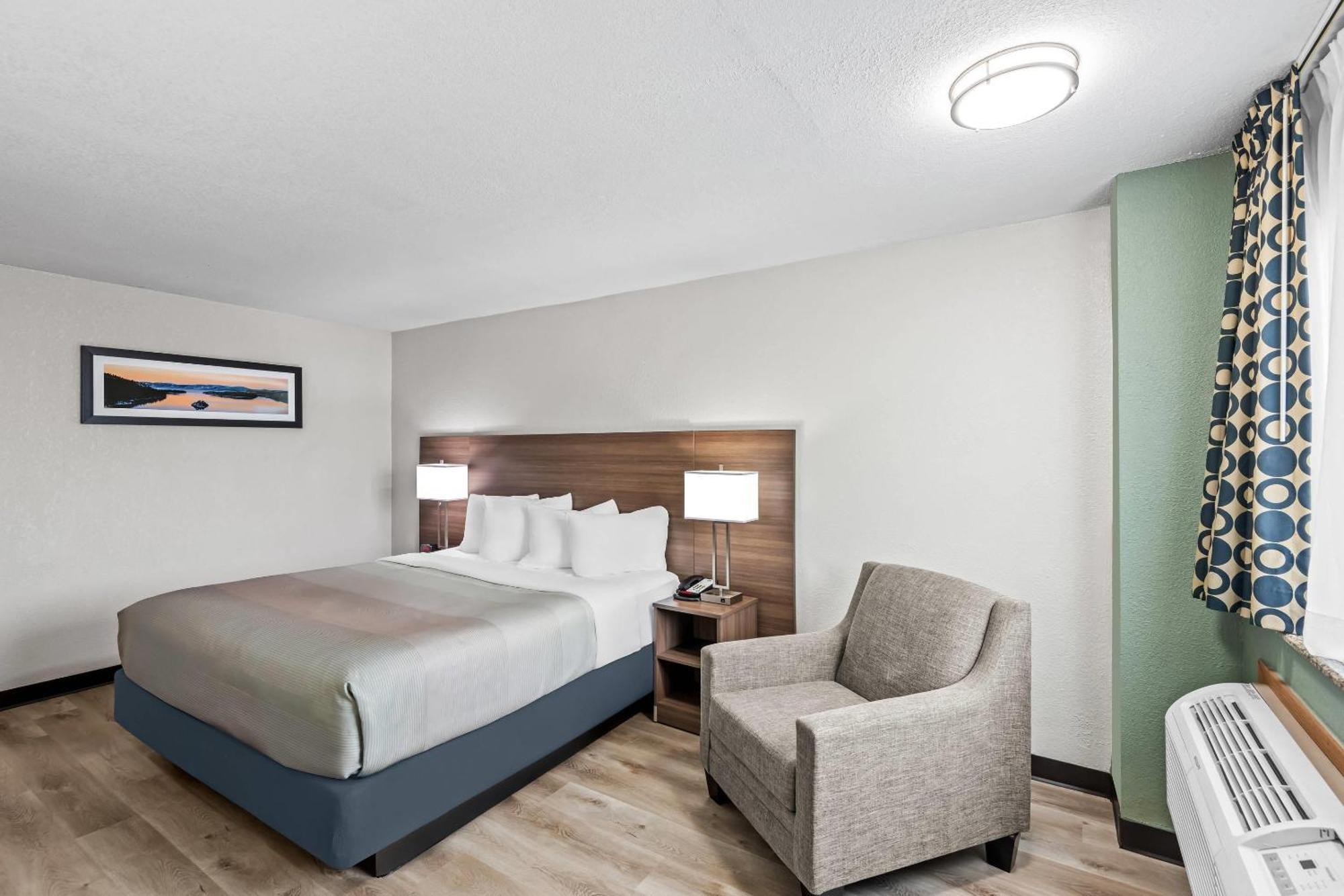 4 Design Hotels Near Living History Farms Worth Booking