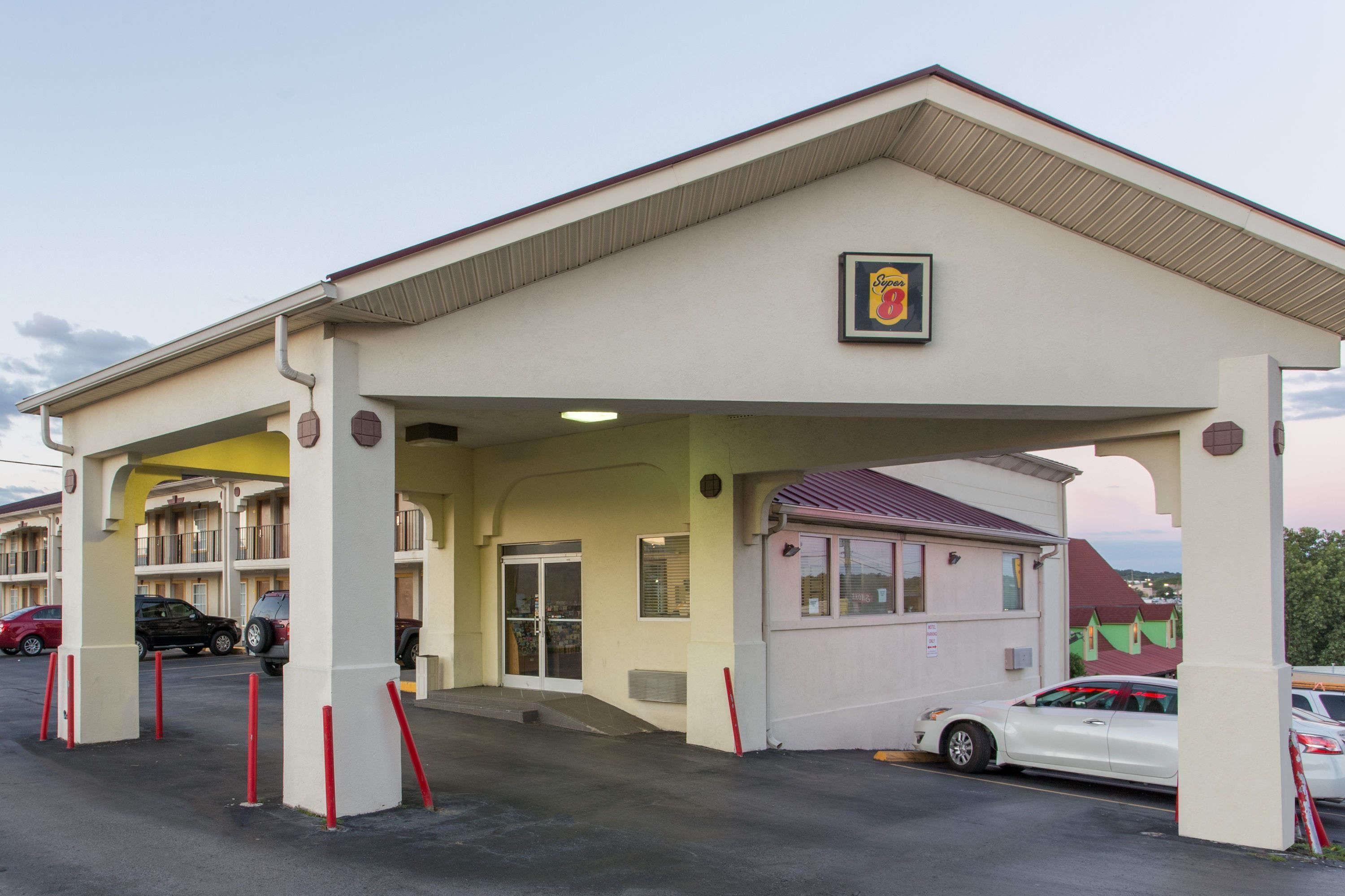 Where to Stay Near Seven Oaks Park: 6 Airport Hotels Reviewed