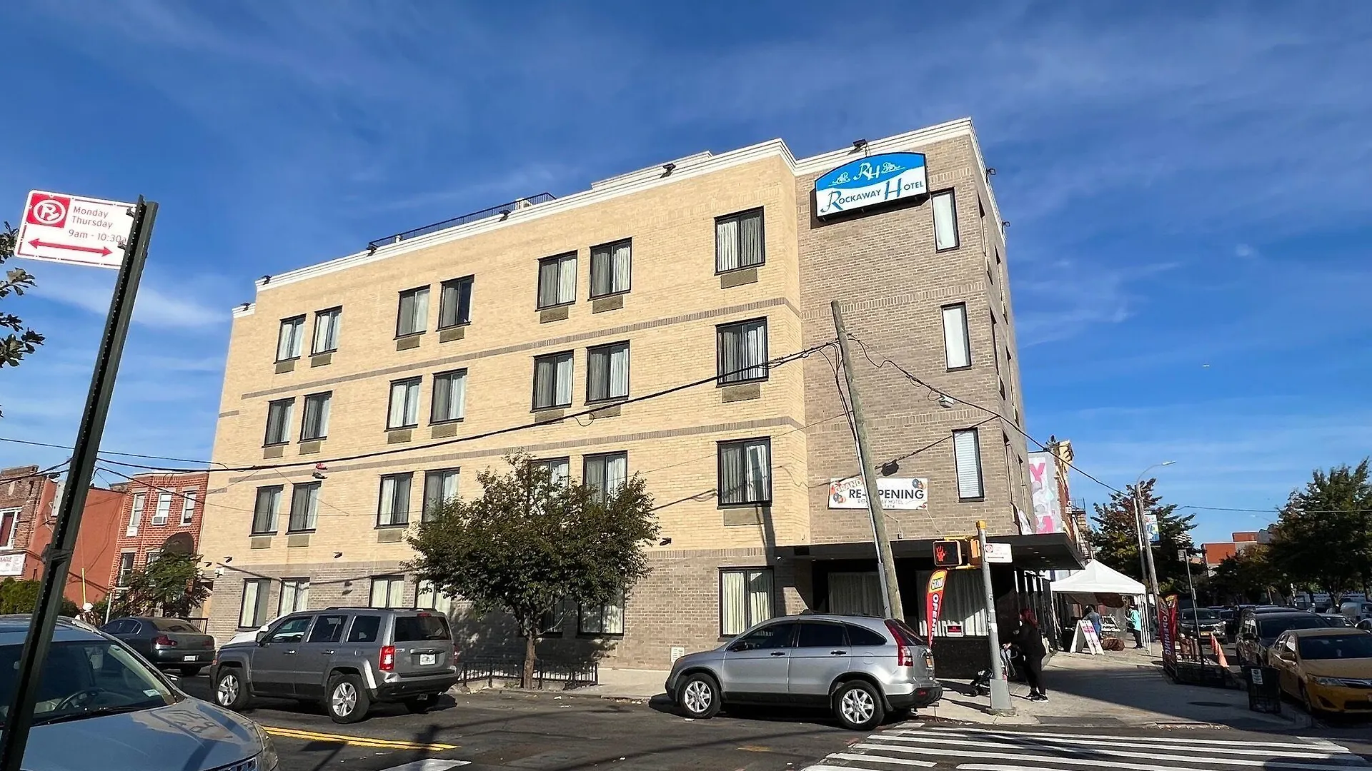 Staying Near Brooklyn Bridge: 9 Budget Hotels Compared