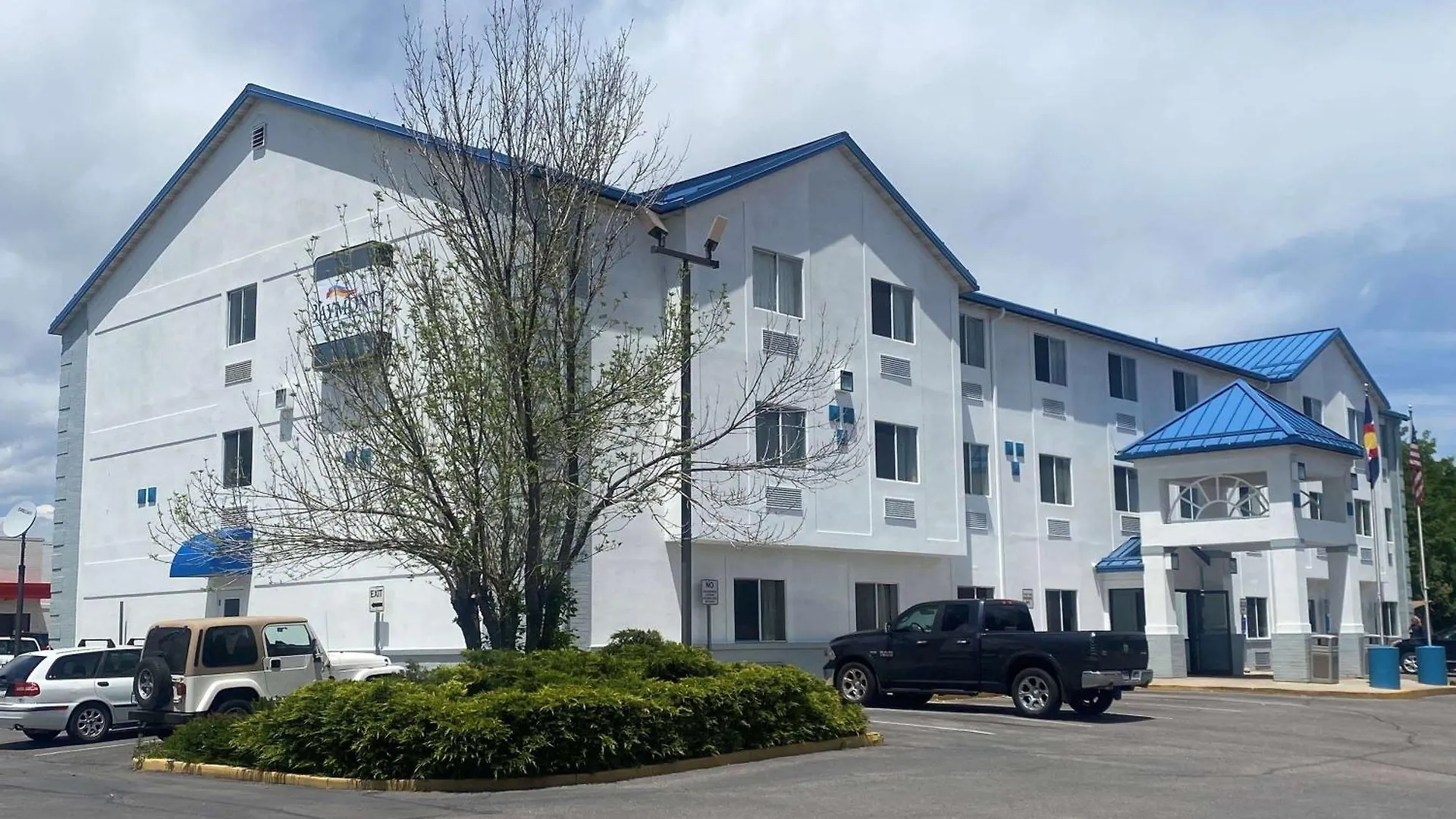 4 Hotels Close to Budweiser Events Center Worth Booking