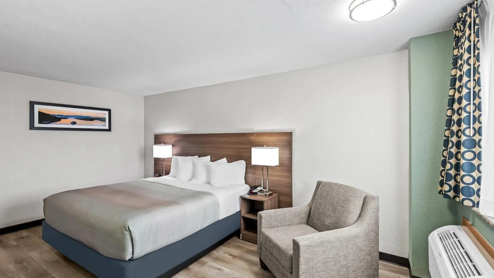 4 Design Hotels Near Living History Farms Worth Booking